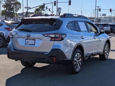 Certified 2022 Subaru Outback Premium image 4