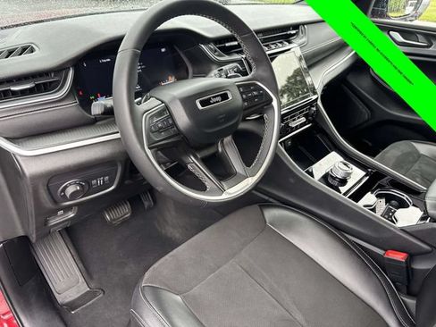 Used 2023 Jeep Grand Cherokee L Laredo AWD/4WD image 8