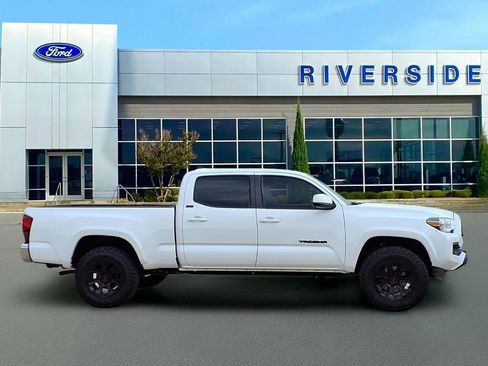 Used 2020 Toyota Tacoma SR5 AWD/4WD image 8