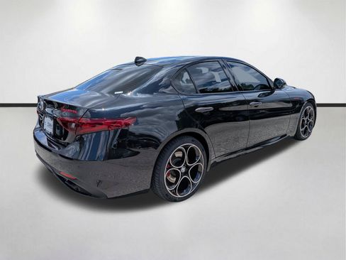Used 2022 Alfa Romeo Giulia Veloce RWD image 4