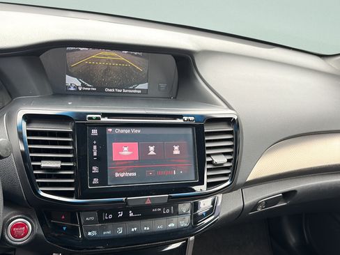 Used 2016 Honda Accord EX image 18