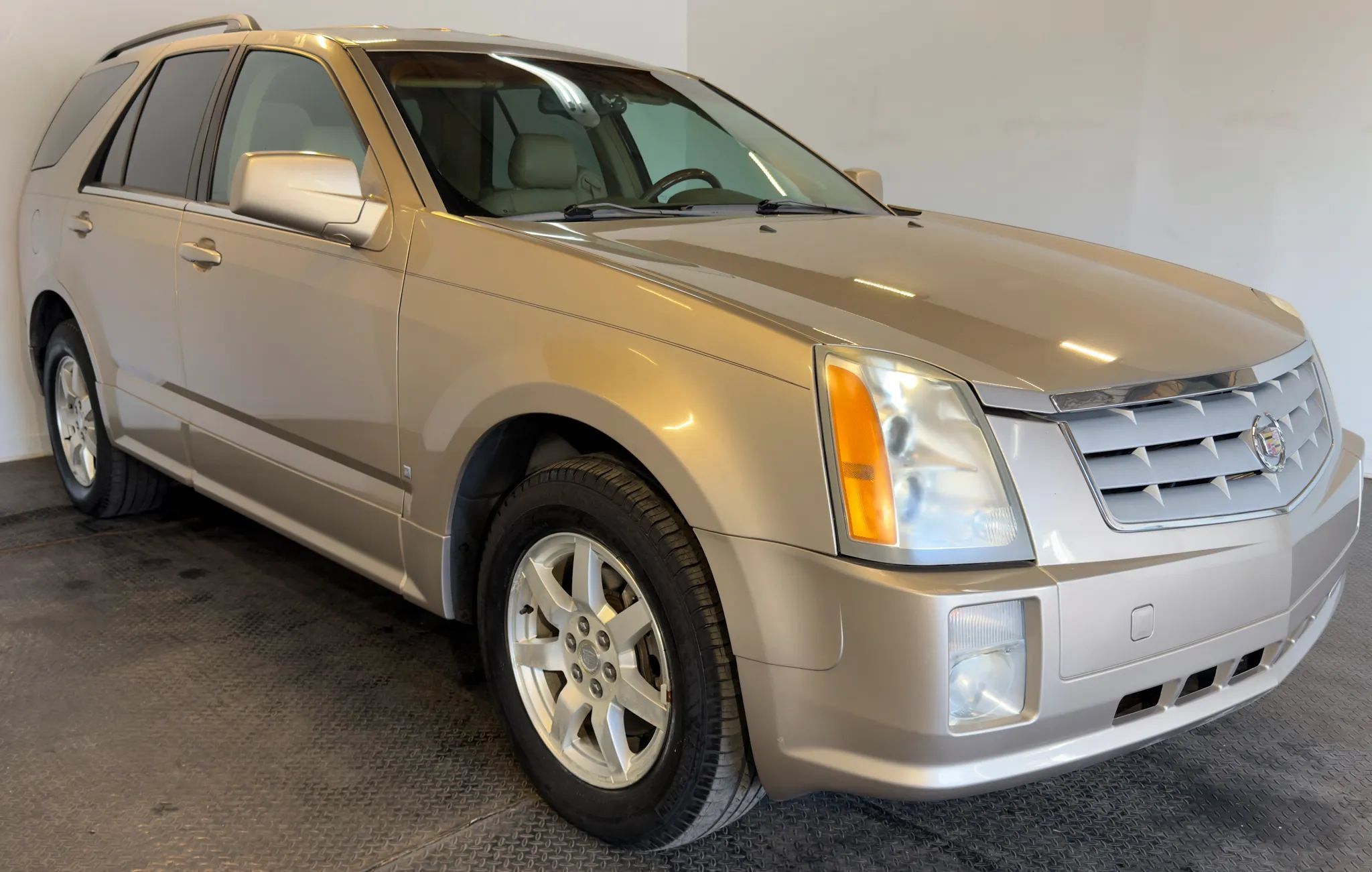 Used 2006 Cadillac SRX RWD image 2