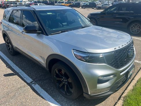 Used 2020 Ford Explorer ST w/ ST Street Pack AWD/4WD image 2