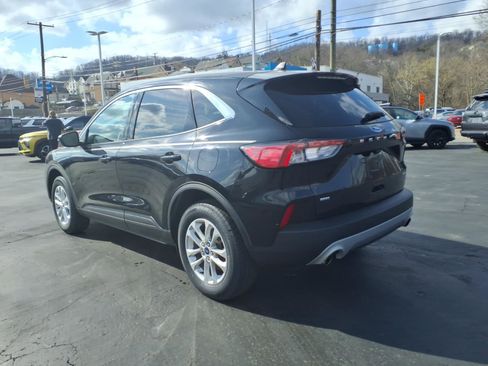 Used 2022 Ford Escape SE w/ Cold Weather Package image 3
