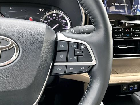 Used 2022 Toyota Highlander Platinum AWD/4WD image 24