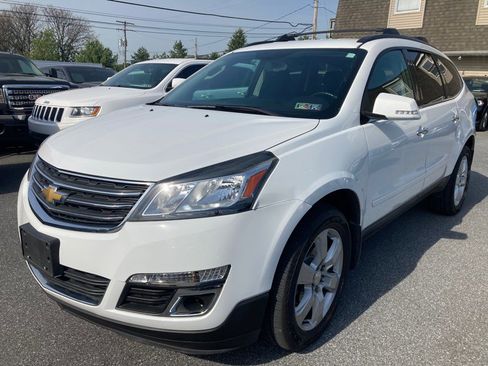 Used 2017 Chevrolet Traverse LT w/ Style and Technology Package image 1