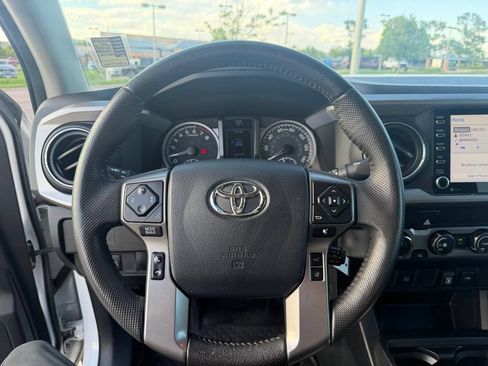 Used 2020 Toyota Tacoma SR5 AWD/4WD image 13