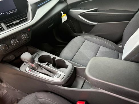 New 2026 Chevrolet Trax LS w/ LS Convenience Package FWD image 21