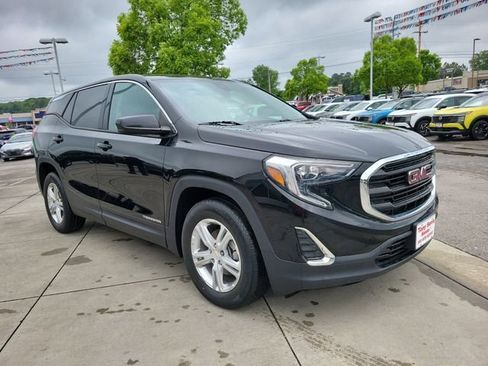Used 2020 GMC Terrain SLE FWD image 1