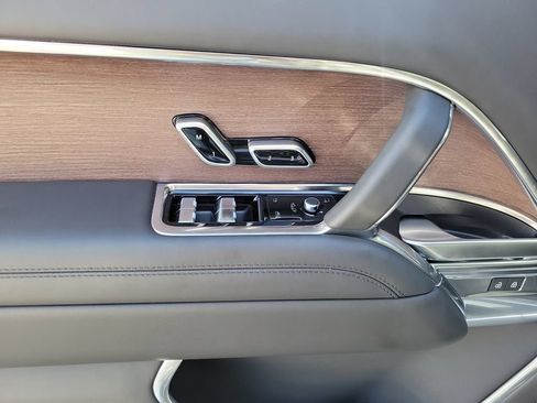 Used 2025 Land Rover Range Rover Autobiography AWD/4WD image 13