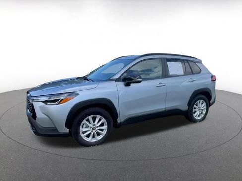 Used 2025 Toyota Corolla Cross LE image 8