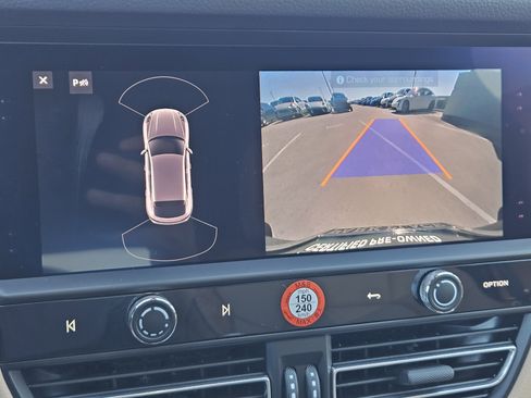 Certified 2025 Porsche Macan image 18