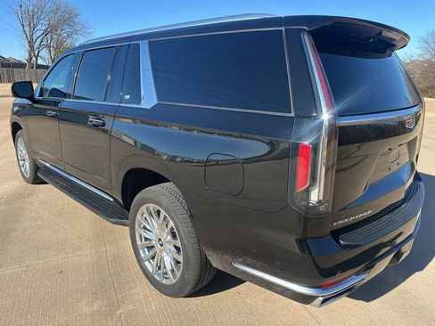 Used 2023 Cadillac Escalade ESV Premium Luxury image 3