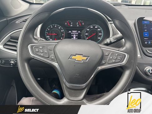 Used 2023 Chevrolet Malibu LT image 3