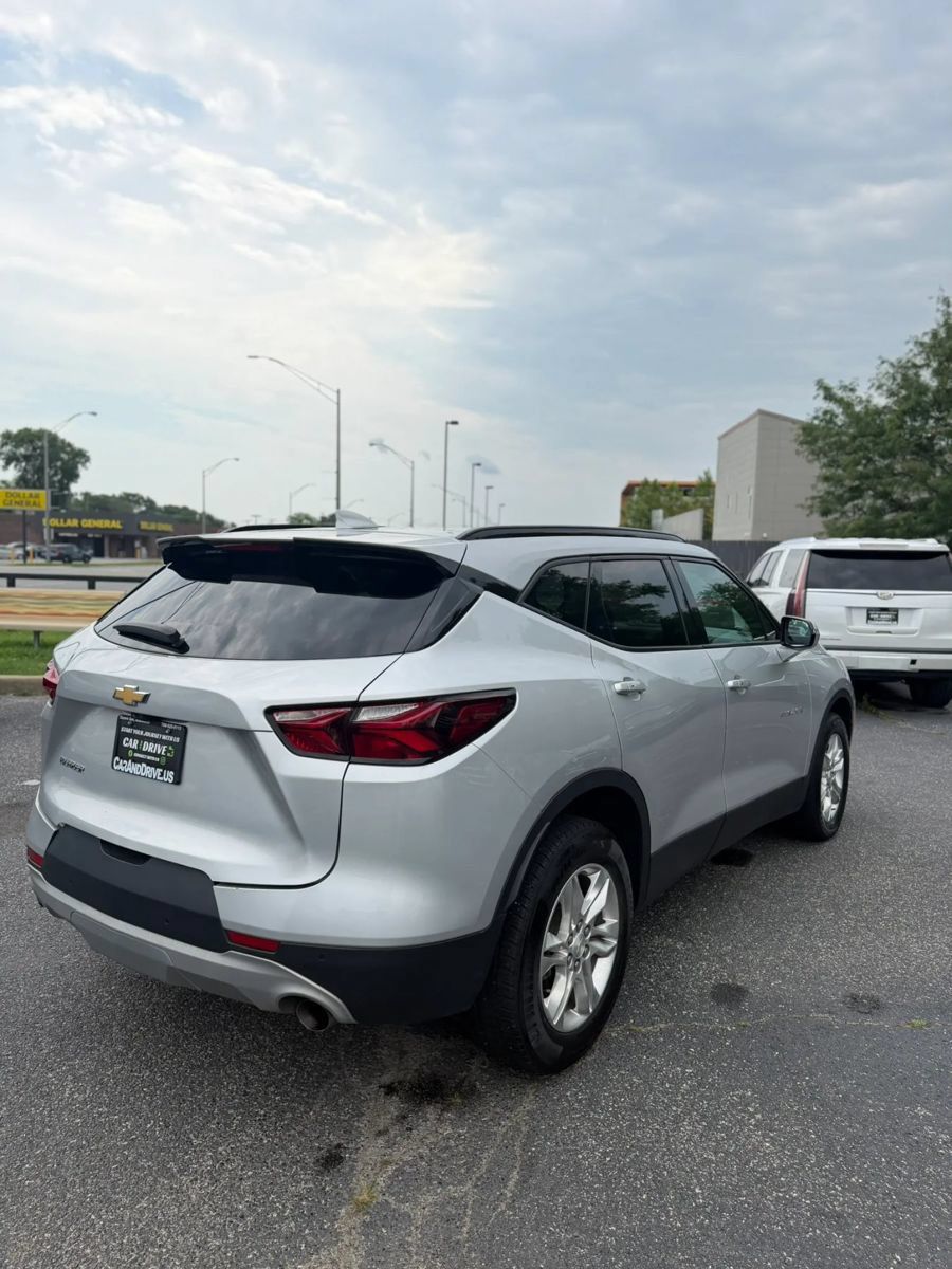 Used 2021 Chevrolet Blazer LT w/ Sound & Technology Package FWD image 5