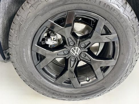 Used 2025 Volkswagen Atlas Peak Edition SE AWD/4WD image 29