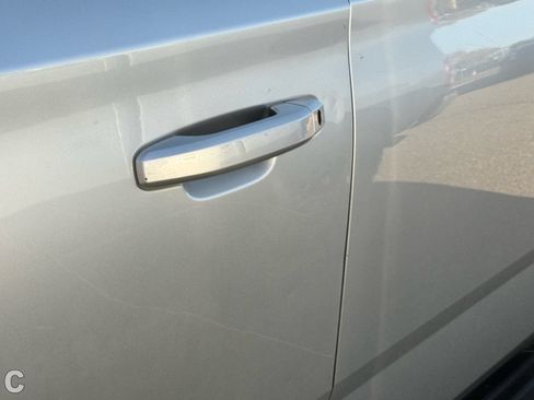 Used 2020 Chevrolet Suburban LT RWD image 8