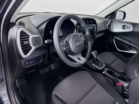 Used 2023 Kia Soul LX w/ LX Technology Package image 9