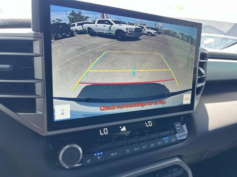 Used 2025 Toyota Tundra Limited AWD/4WD image 38