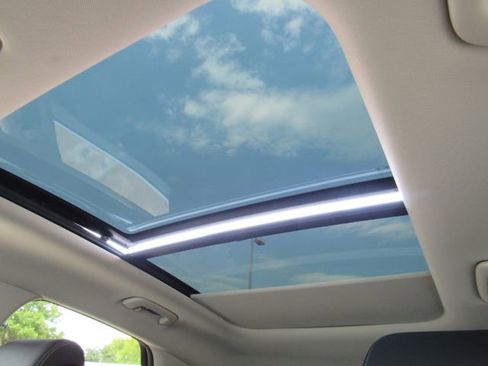 Used 2022 Genesis GV70 2.5T w/ Select Package image 7