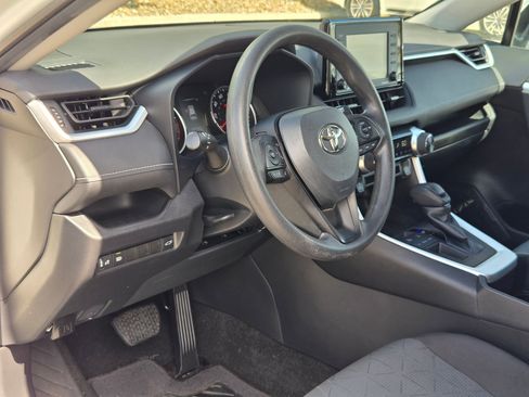 Used 2022 Toyota RAV4 XLE w/ Convenience Package FWD image 13