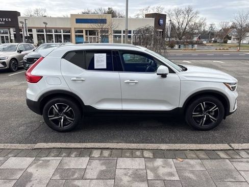 Used 2025 Volvo XC40 B5 Core AWD/4WD image 6