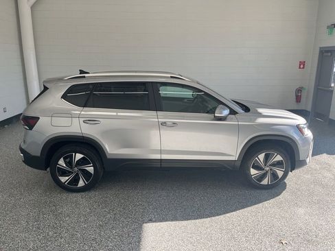 New 2026 Volkswagen Taos SE AWD/4WD image 7