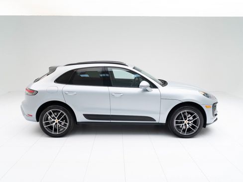 Certified 2025 Porsche Macan AWD/4WD image 8