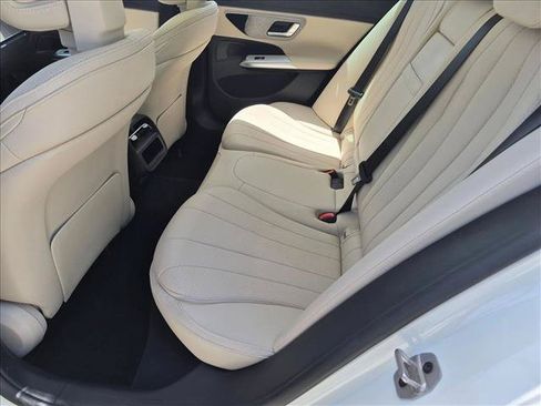 Used 2026 Mercedes-Benz E 350 4MATIC Sedan image 14