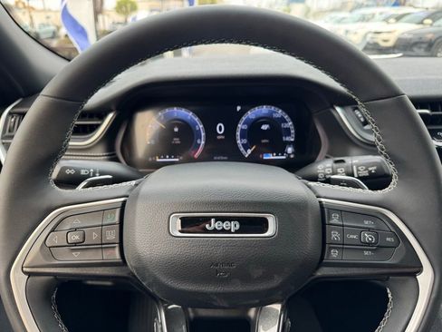 Used 2023 Jeep Grand Cherokee Altitude image 19