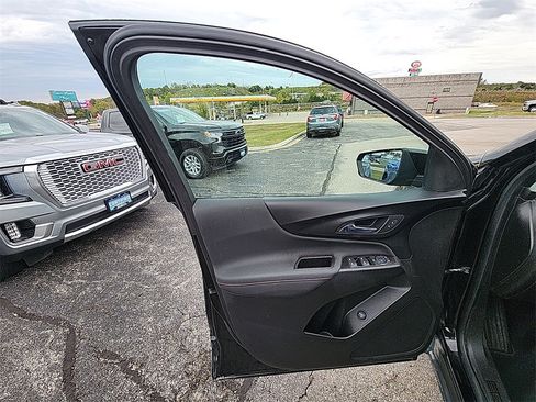 Used 2022 Chevrolet Equinox RS image 12