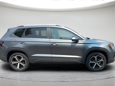Used 2025 Volkswagen Taos SEL AWD/4WD image 5