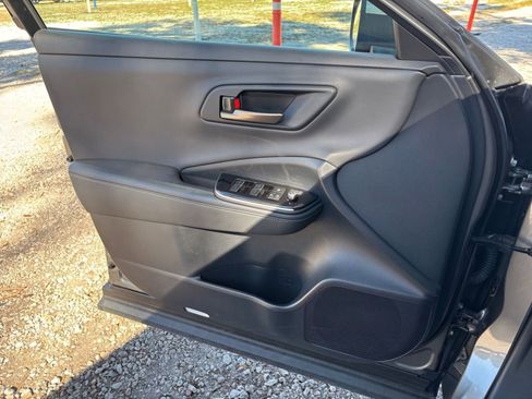 Used 2025 Toyota Crown XLE image 18