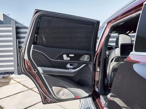 Used 2024 Mercedes-Benz Maybach GLS 600 4MATIC image 23