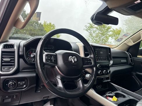 Used 2019 RAM 1500 Laramie AWD/4WD image 14