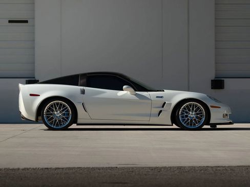 Used 2010 Chevrolet Corvette ZR1 w/ Preferred Equipment Group RWD image 9