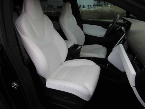 Used 2019 Tesla Model X 100D image 5