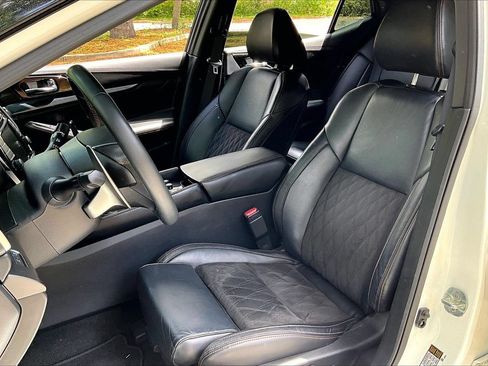Used 2023 Nissan Maxima SR w/ Sport Mat Group FWD image 18