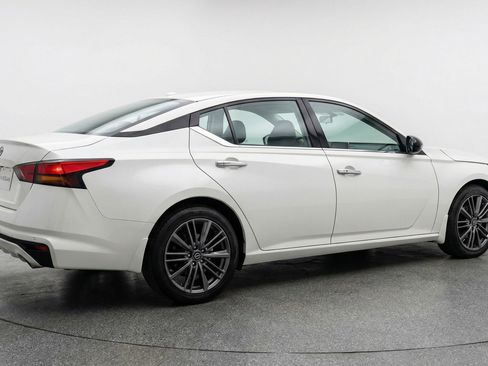 Used 2025 Nissan Altima 2.5 SV image 9