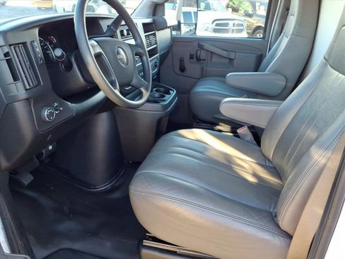 Used 2022 GMC Savana 3500 Extended image 7