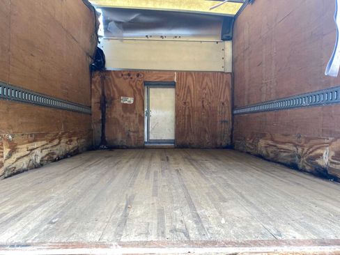 Used 2015 GMC Savana 3500 RWD image 24