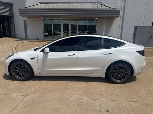 Used 2022 Tesla Model 3 RWD image 4