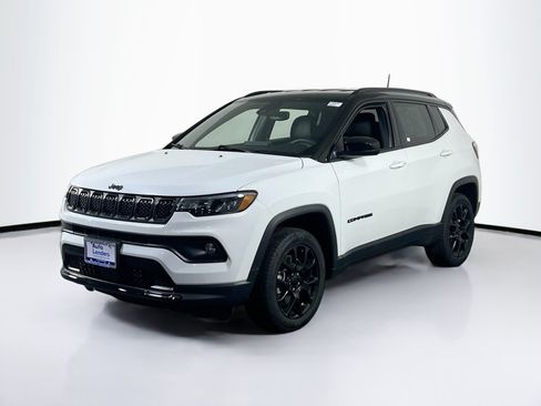 Used 2023 Jeep Compass Latitude w/ Convenience Group AWD/4WD image 1