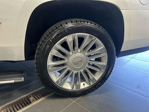 Used 2018 Cadillac Escalade Platinum AWD/4WD image 12
