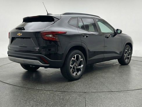 Used 2025 Chevrolet Trax LT image 9