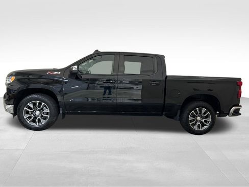 Used 2022 Chevrolet Silverado 1500 LT w/ Z71 Off-Road Package image 2