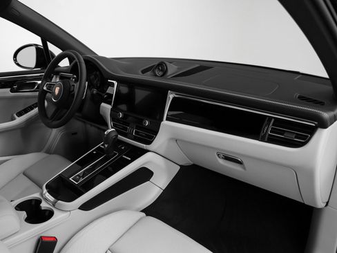 Used 2025 Porsche Macan image 21