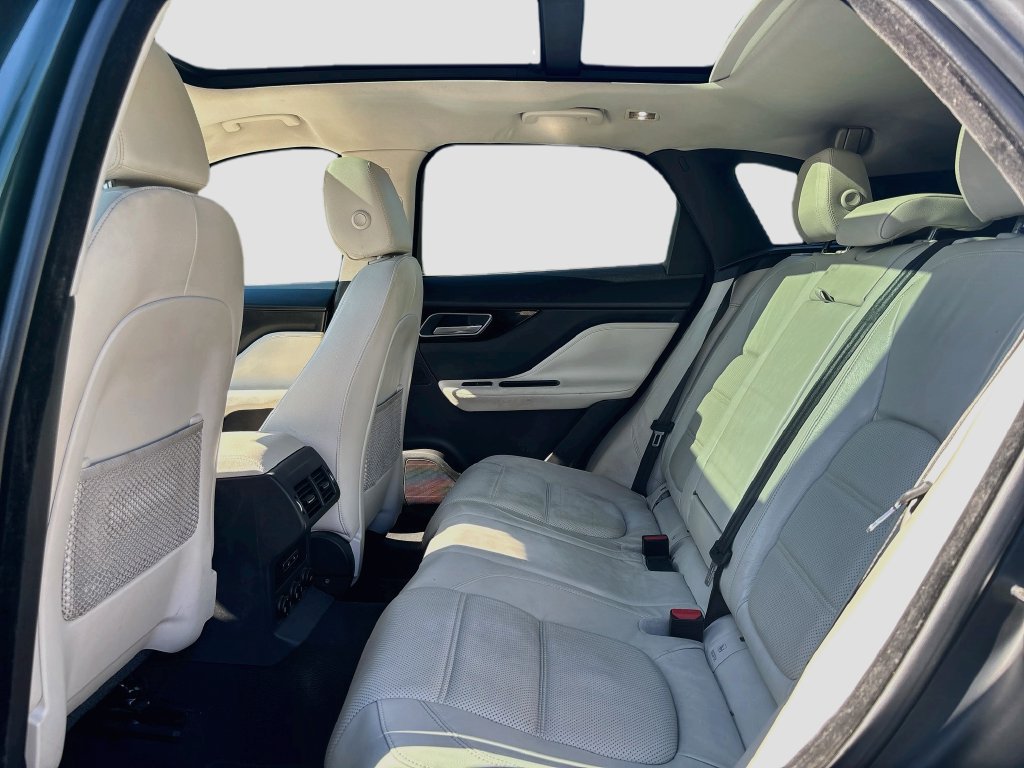 Used 2018 Jaguar F-PACE Prestige AWD/4WD image 19
