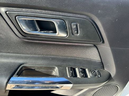 Used 2019 Ford Mustang Convertible image 13