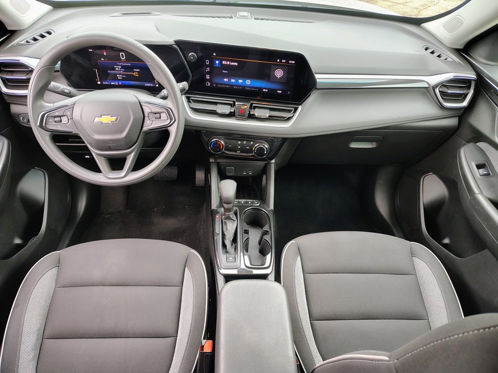 Used 2025 Chevrolet TrailBlazer LT AWD/4WD image 28
